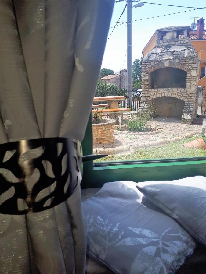 Apartment Terra Rossa Kaštelir Екстериор снимка