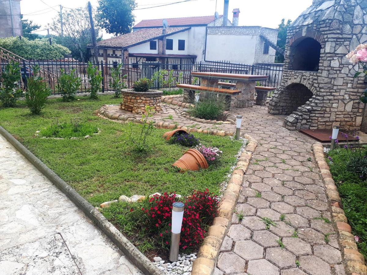 Apartment Terra Rossa Kaštelir Екстериор снимка